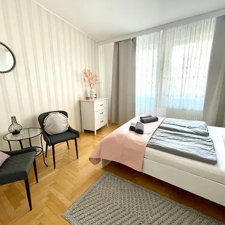 Gozsdu White Raven Residence 305