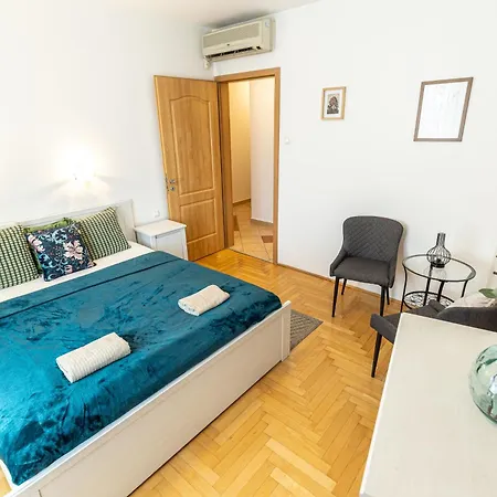 Lägenhet Gozsdu White Raven Residence 305