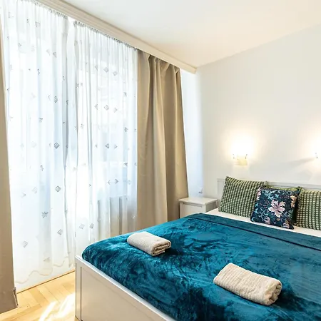 Gozsdu White Raven Residence 305 *