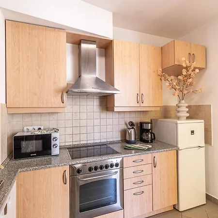 Gozsdu White Raven Residence 305