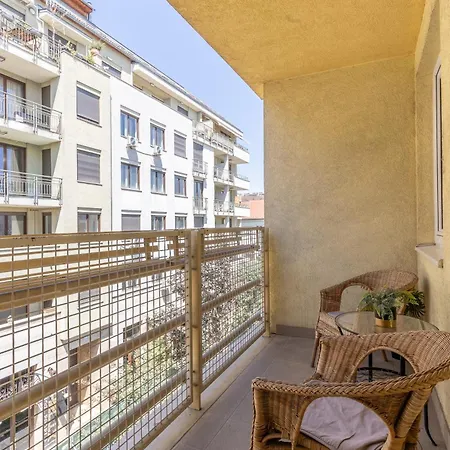 Apartment Gozsdu White Raven Residence 305