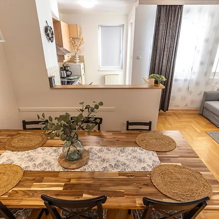 Apartment Gozsdu White Raven Residence 305