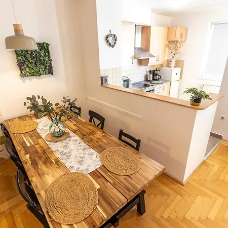 Apartment Gozsdu White Raven Residence 305 *