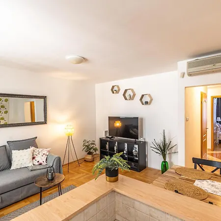 Gozsdu White Raven Residence 305 Apartment *