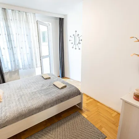 Gozsdu White Raven 305 * Budapest