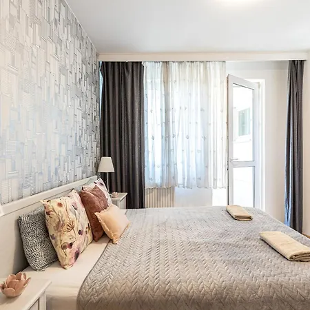 Gozsdu White Raven Residence 305 *