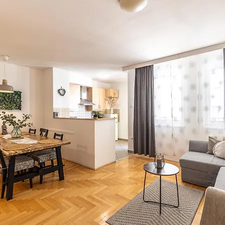 Gozsdu White Raven 305 Apartman